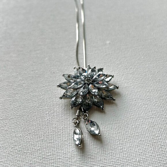 Vintage Crystal Flower Rhinestone Lariat Necklace - Picture 4 of 6